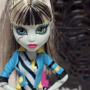 Monster High G1 Picture Day Frankie Stein Doll (OOB) Released by Mattel 2012